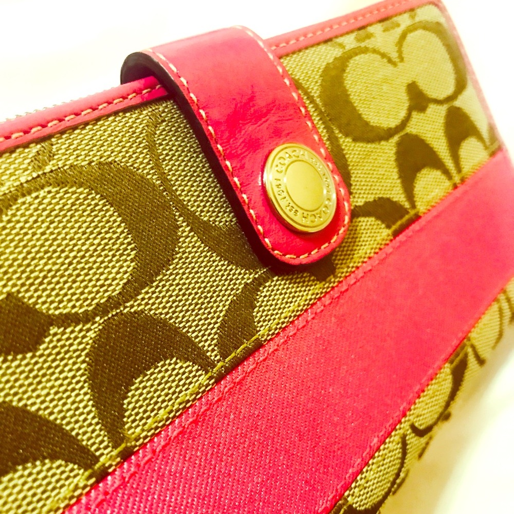 Classic💫 COACH PINK SIGNATURE wallet💕